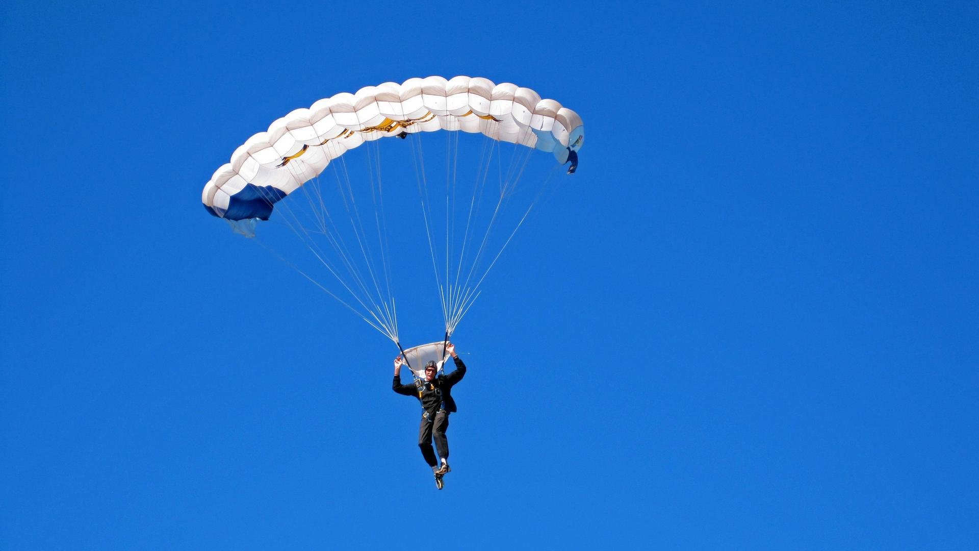 “武汉马拉松：全民健身与精英选手同台竞技”