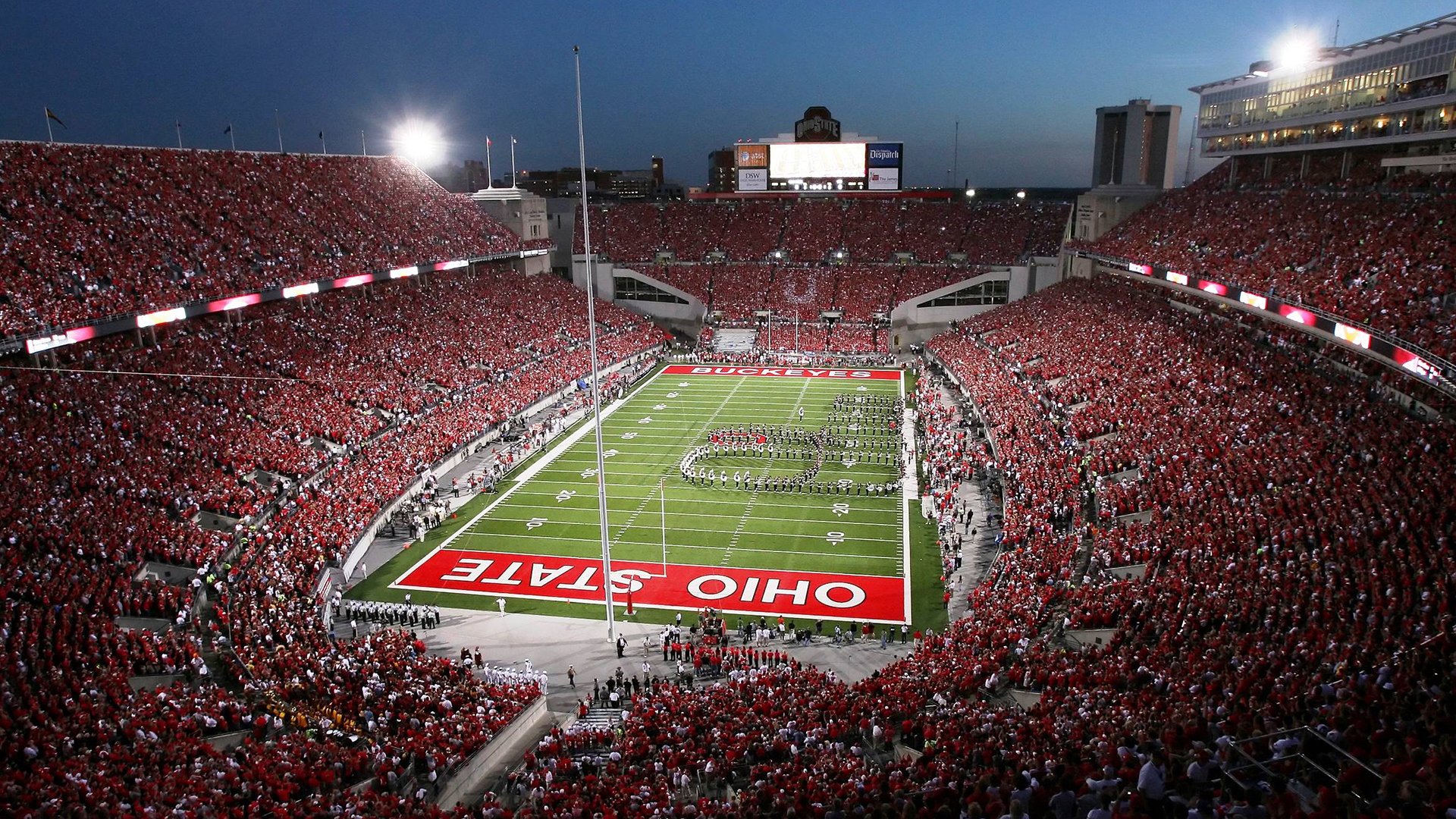 “武汉马拉松：全民健身与精英选手同台竞技”